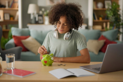 Savvy ways to encourage your teens to save and invest